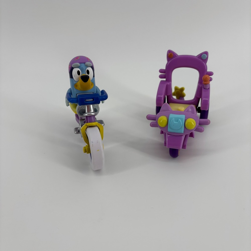 Bluey Figure and Vehicle Set Bicycle and Cat‎ Scooter Purple Yellow Excellent